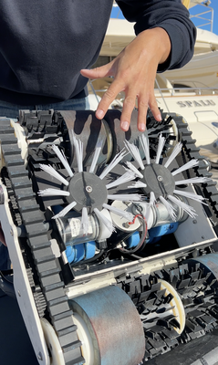 Dronearia innova incluyendo limpieza con drones subacu�ticos KeelCrab